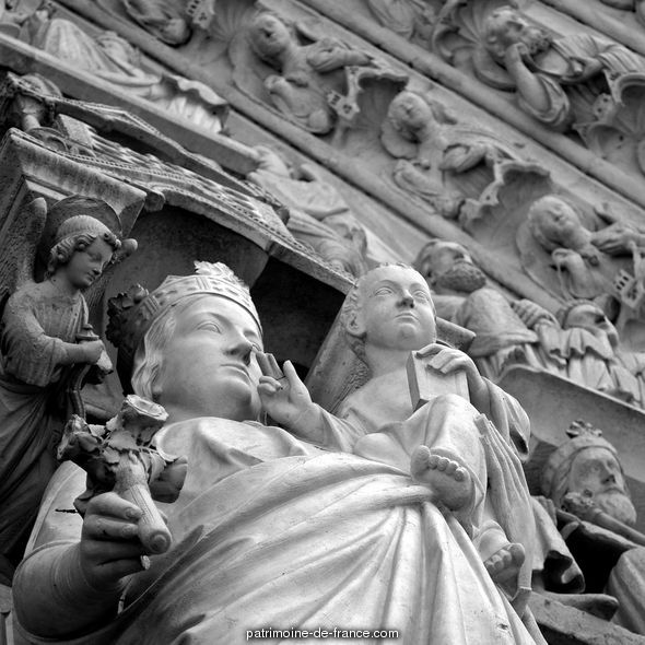 La Madone et l'enfant cathédrale Notre-Dame