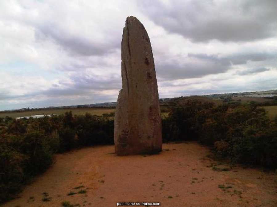 Monuments à Menhir dit La Grande Pierre LevÃe