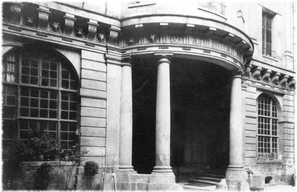 Paris, Hôtel de Beauvais, 68 Rue François Miron