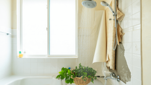 Papier peint dans une salle de bain : pourquoi ça n'est pas l'idée du siècle ?
