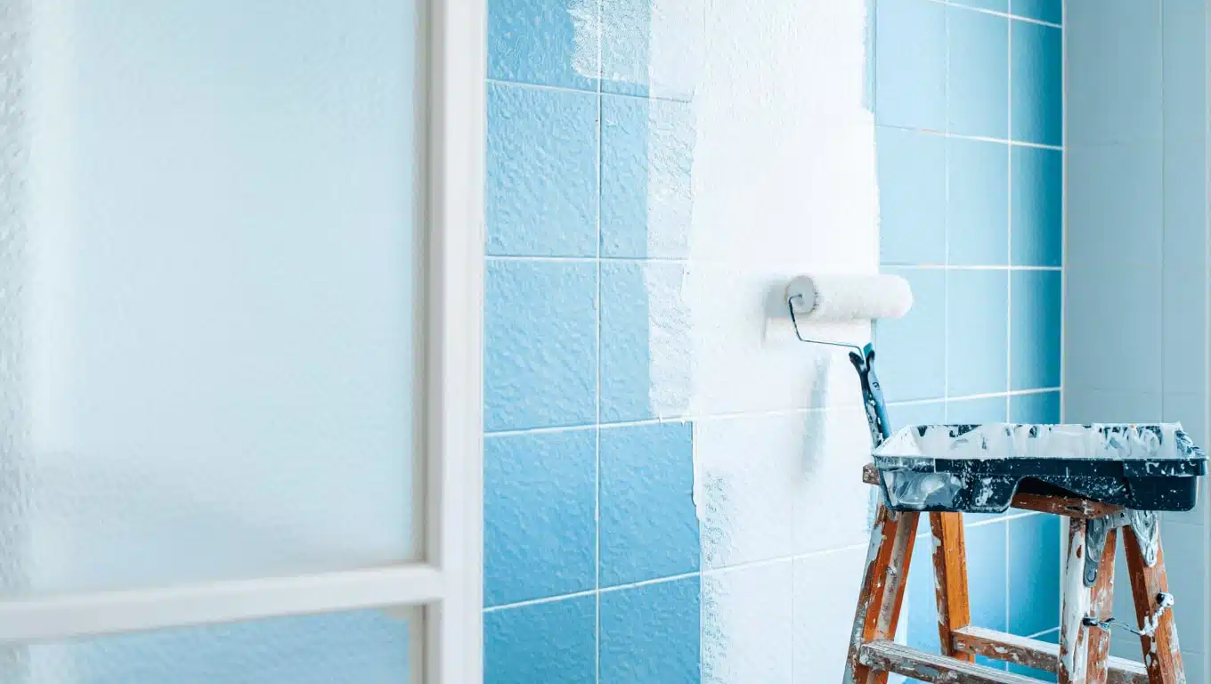 Prix peinture salle de bains : choix, tarifs & exemples de devis