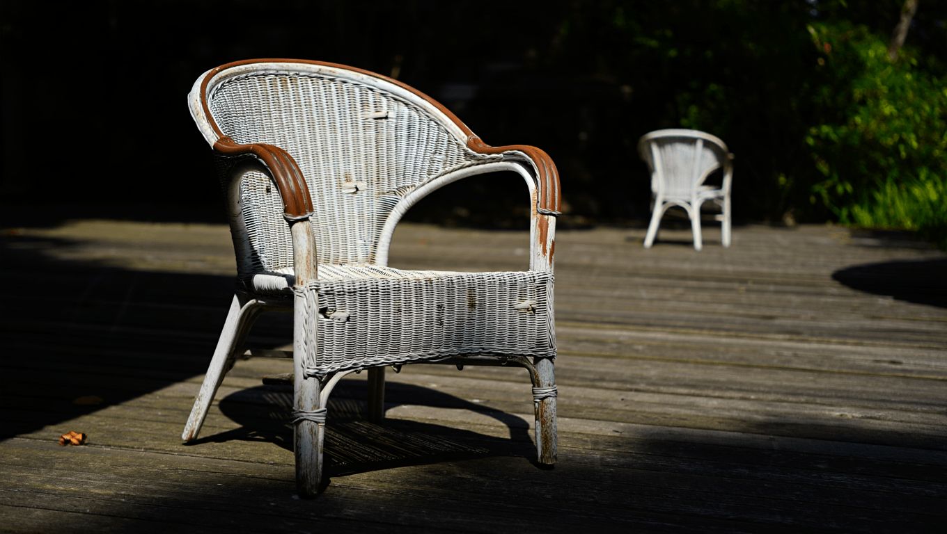 Pourquoi les meubles de jardin blanchissent au soleil