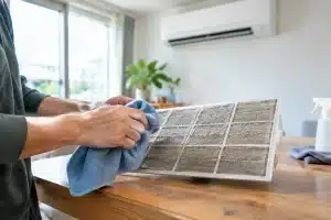 Comment entretenir sa climatisation : étapes, prix, contrat de maintenance et obligations ?
